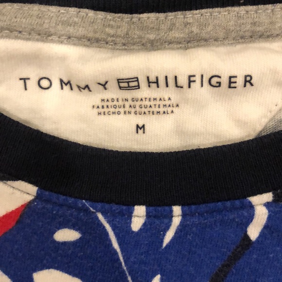 Tommy Hilfiger Tee Shirt (M) - Picture 3 of 3